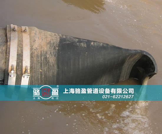 法蘭式<a href=http://m.theyorkshiresessions.com/ target=_blank class=infotextkey><a href=http://m.theyorkshiresessions.com target=_blank class=infotextkey>鴨嘴閥</a></a>排污現(xiàn)場(chǎng)